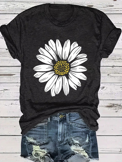 Women's T-Shirt with Daisy Print – Casual Summer Fashion for Leisure and Everyday Wear