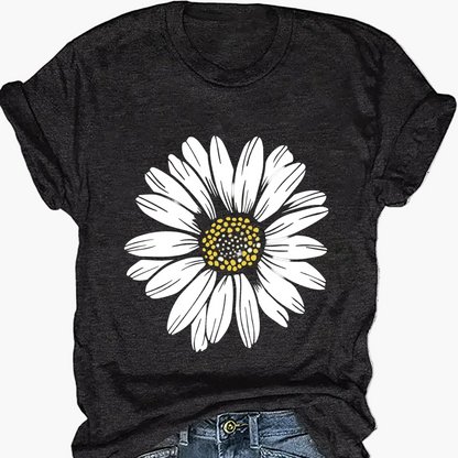 Women's T-Shirt with Daisy Print – Casual Summer Fashion for Leisure and Everyday Wear