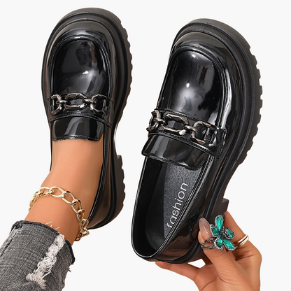 Women's Loafers with Chain Detail and Platform – Fashionable Slip-On for Everyday and Leisure