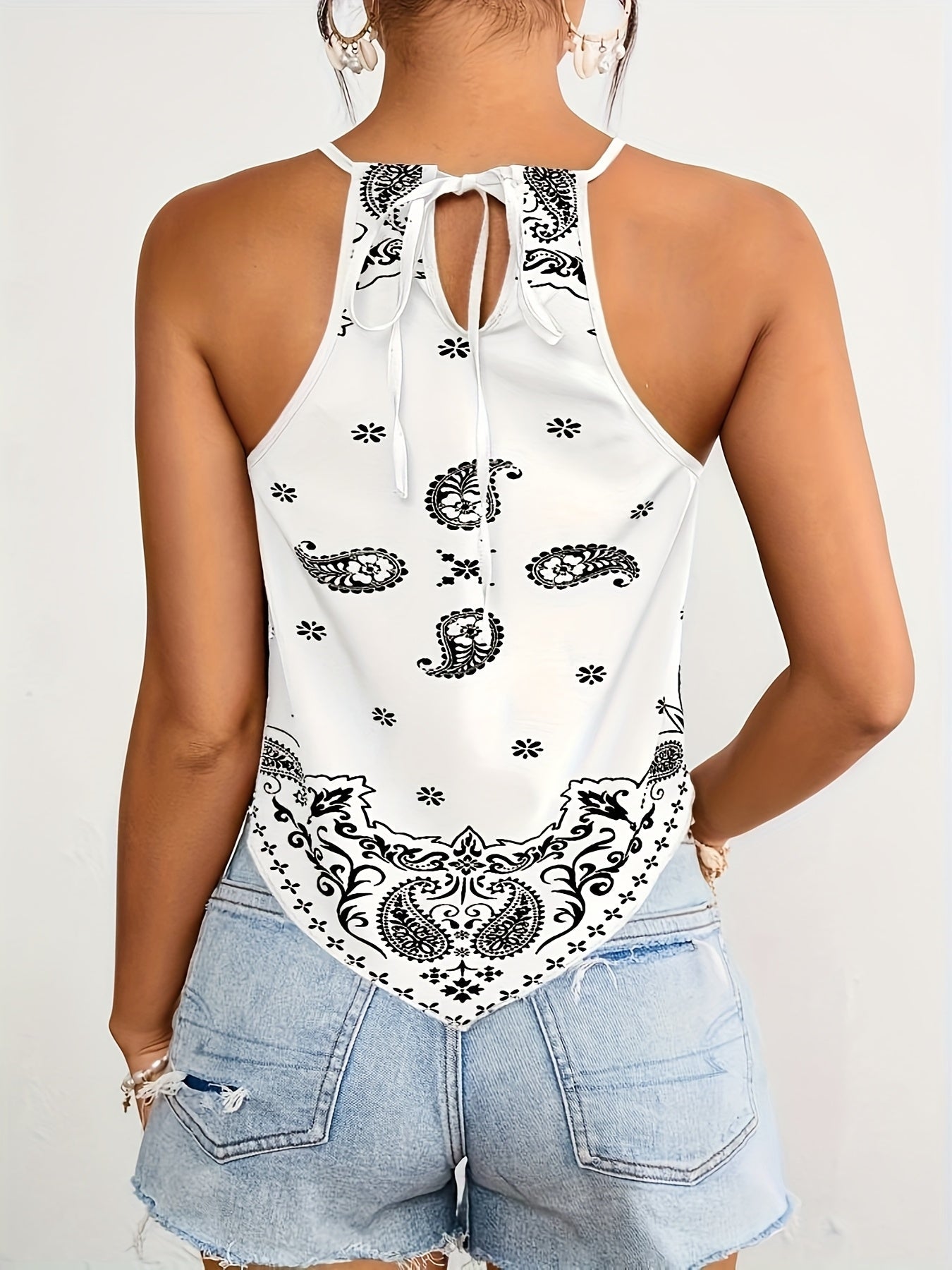 Women's Halterneck Bandana Top in Boho Style – Summer Paisley Pattern, Ideal for Festivals & Leisure