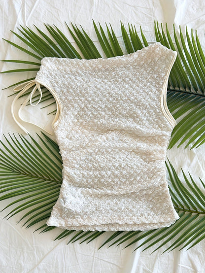 Women's summer top with texture and asymmetrical shoulder detail – Ideal for vacation and beach