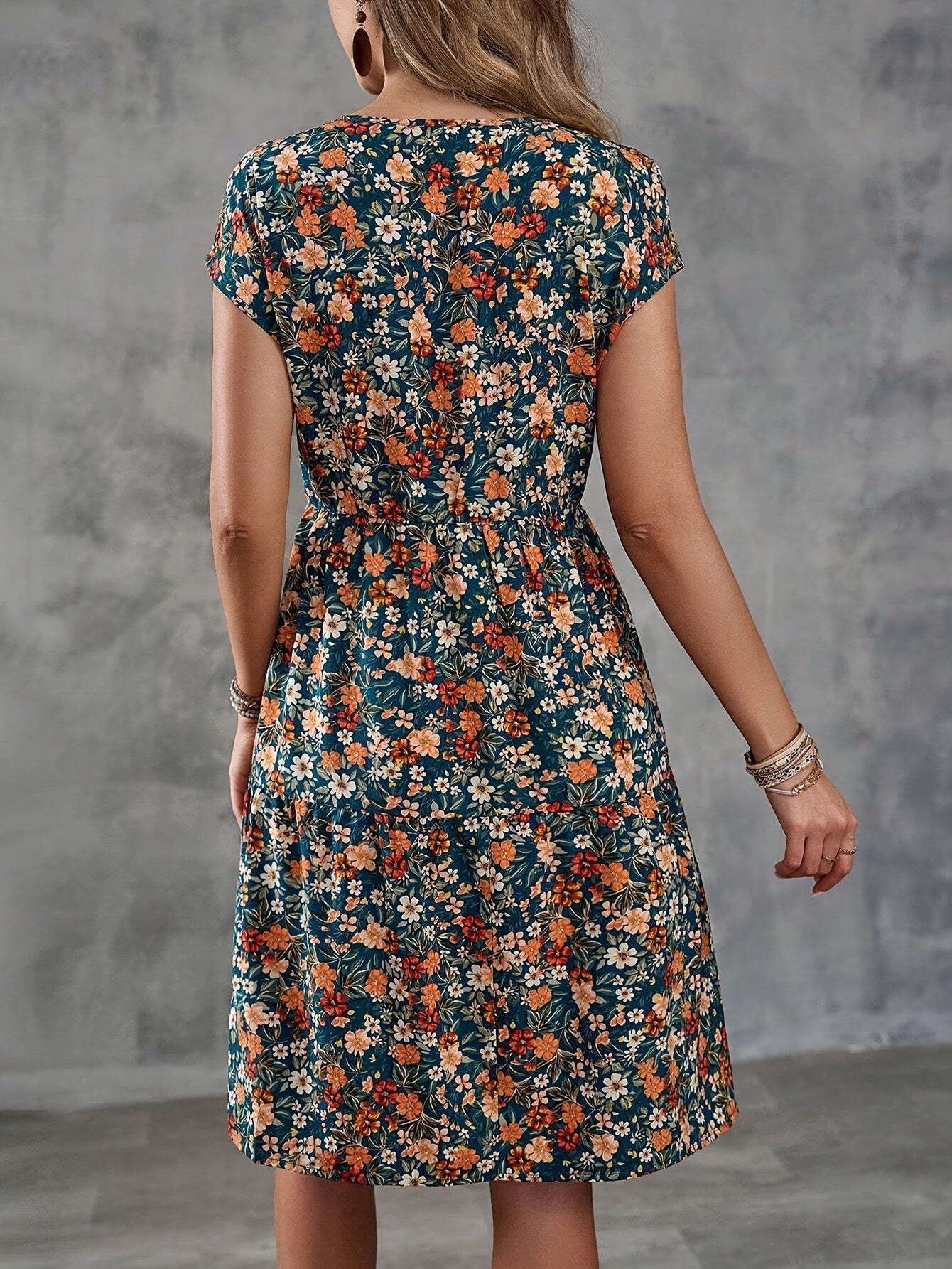 Women's summer dress with floral pattern – casual & vacation, A-line dress, knee-length, short sleeve