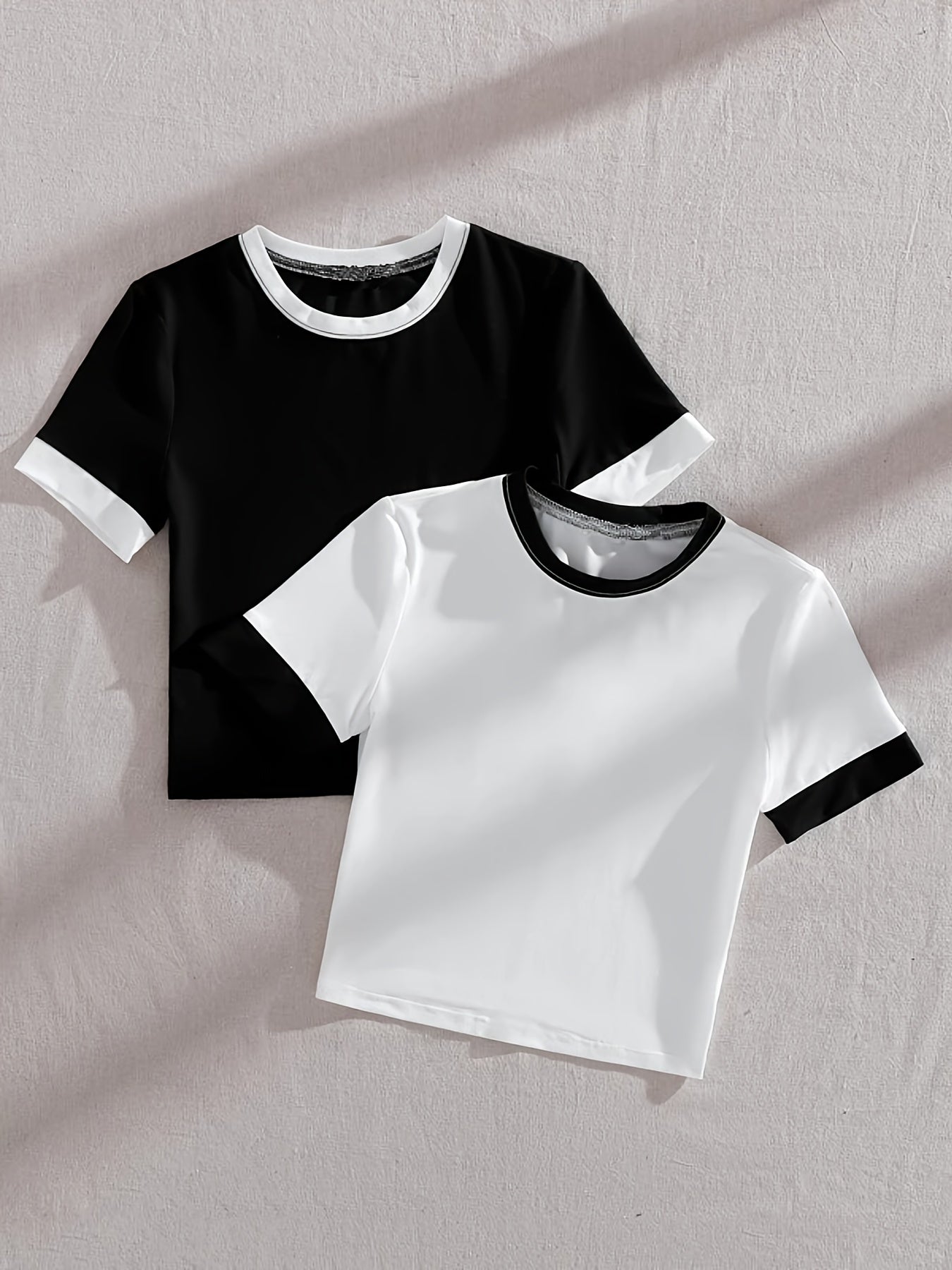Women's T-Shirt Set in Colorblock Design, Short Sleeve, Modern & Casual – Perfect for Everyday and Leisure