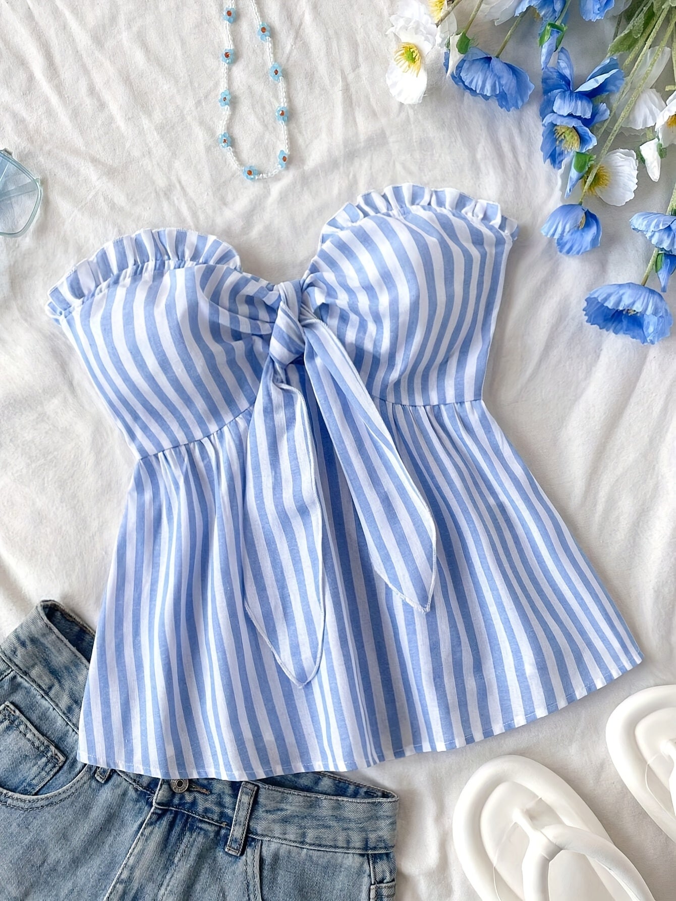 Women's bandeau crop top with bow front and ruffles – summer street style