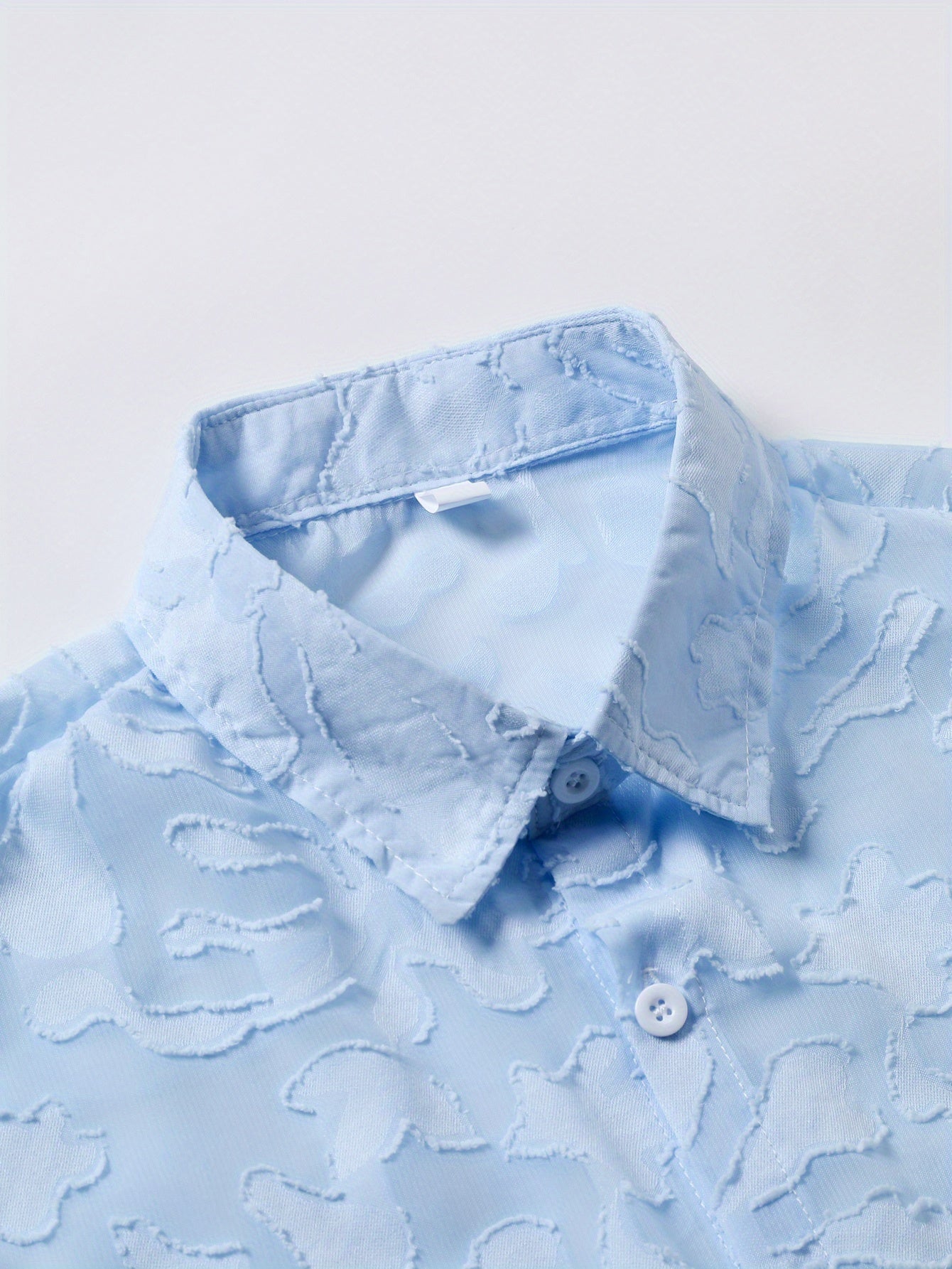 Men's Short-Sleeve Resort Shirt with Raised Floral Pattern – Stylish Summer Shirt for Vacation & Leisure