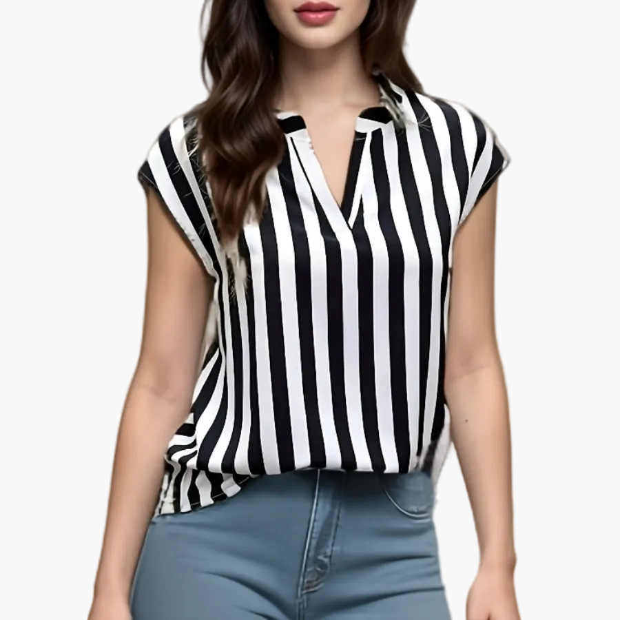 Women's Wide-Leg Jeans with Striped Blouse – Fashionable Casual Look