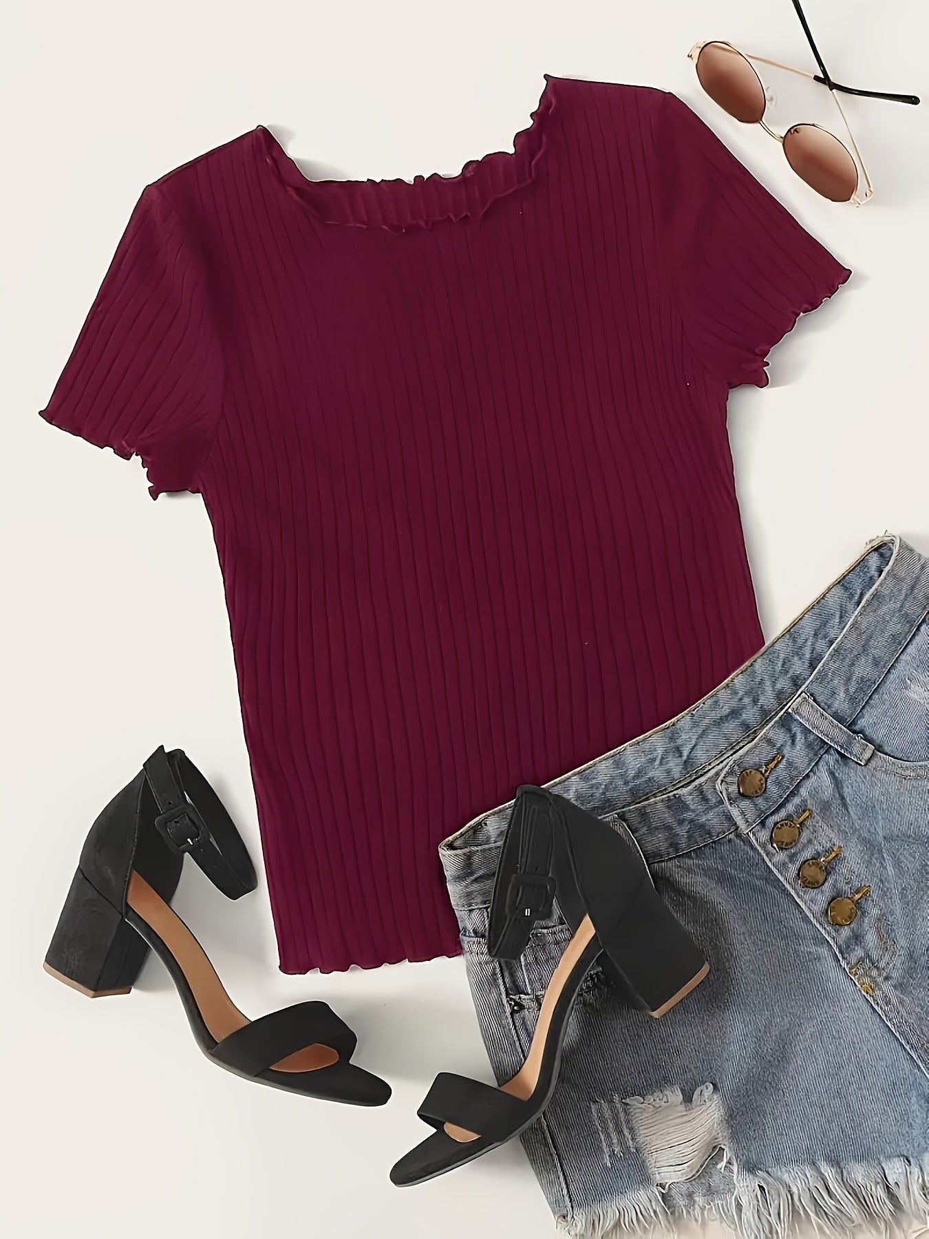 Women's short-sleeve ribbed top with wavy hem – fashionable basic for everyday and office wear