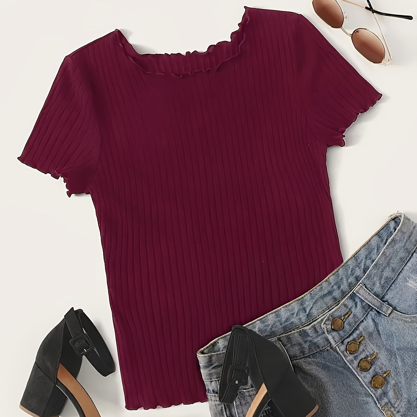 Women's short-sleeve ribbed top with wavy hem – fashionable basic for everyday and office wear