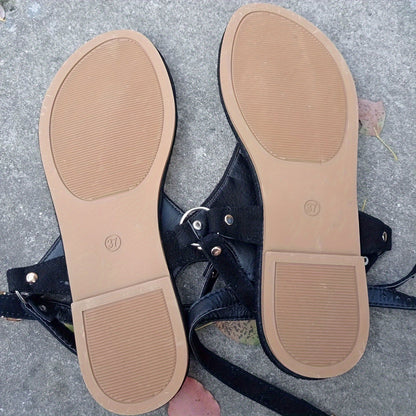 Women's Sandals – Fashionable T-Strap Sandals with Buckle Closure for Everyday and Leisure Use