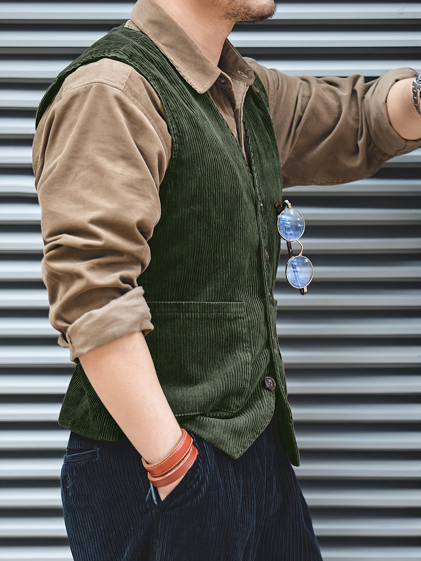 Men's Vintage Vest in Retro Style for Business and Leisure