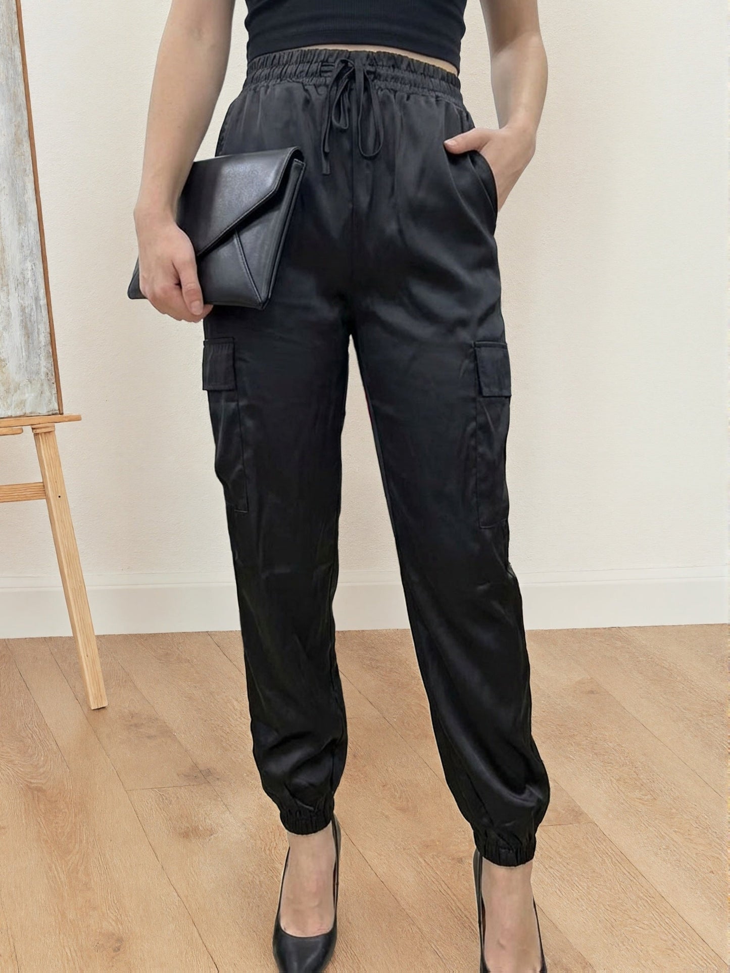 Women's jogger pants with pockets and modern cut – perfect for leisure and everyday wear