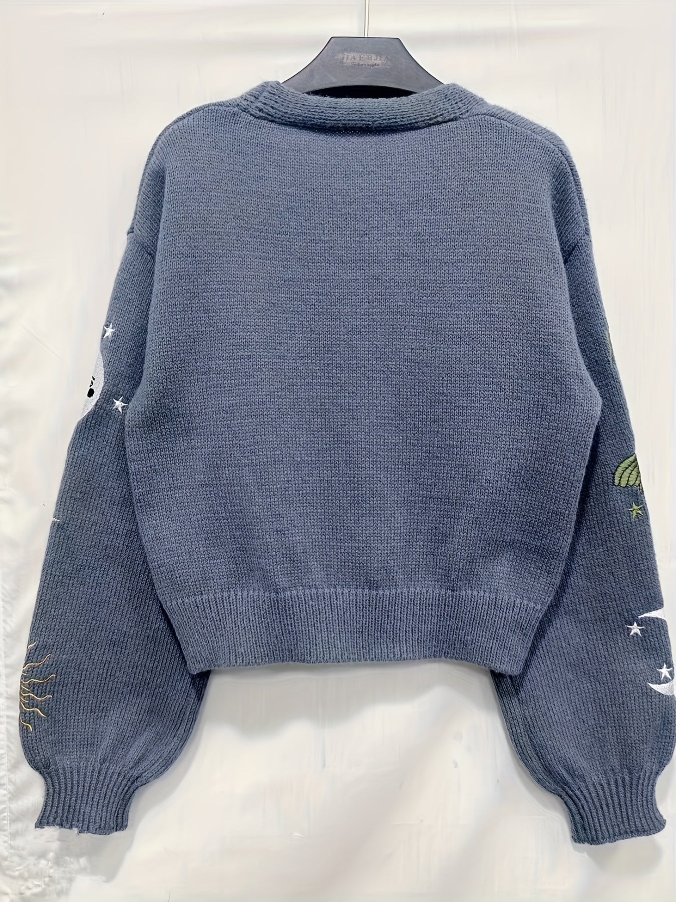 Cardigan Strickjacke mit Sonnen-, Mond- & Mottenstickerei