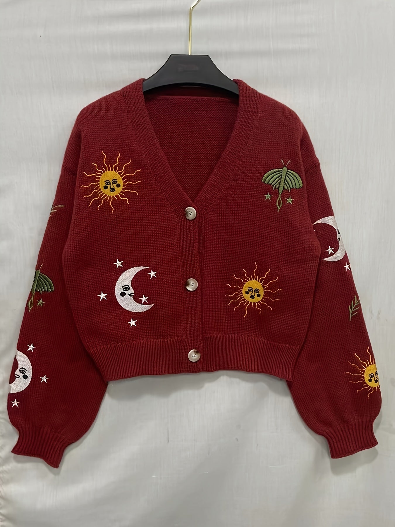 Cardigan Strickjacke mit Sonnen-, Mond- & Mottenstickerei