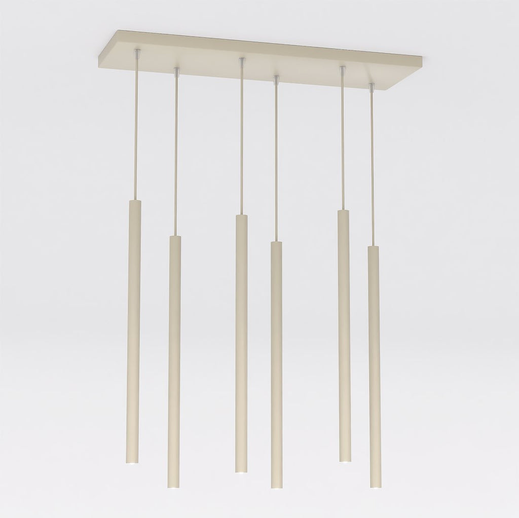 Beige hanglamp met zes dunne cilindrische buizen aan een rechthoekige plafondplaat