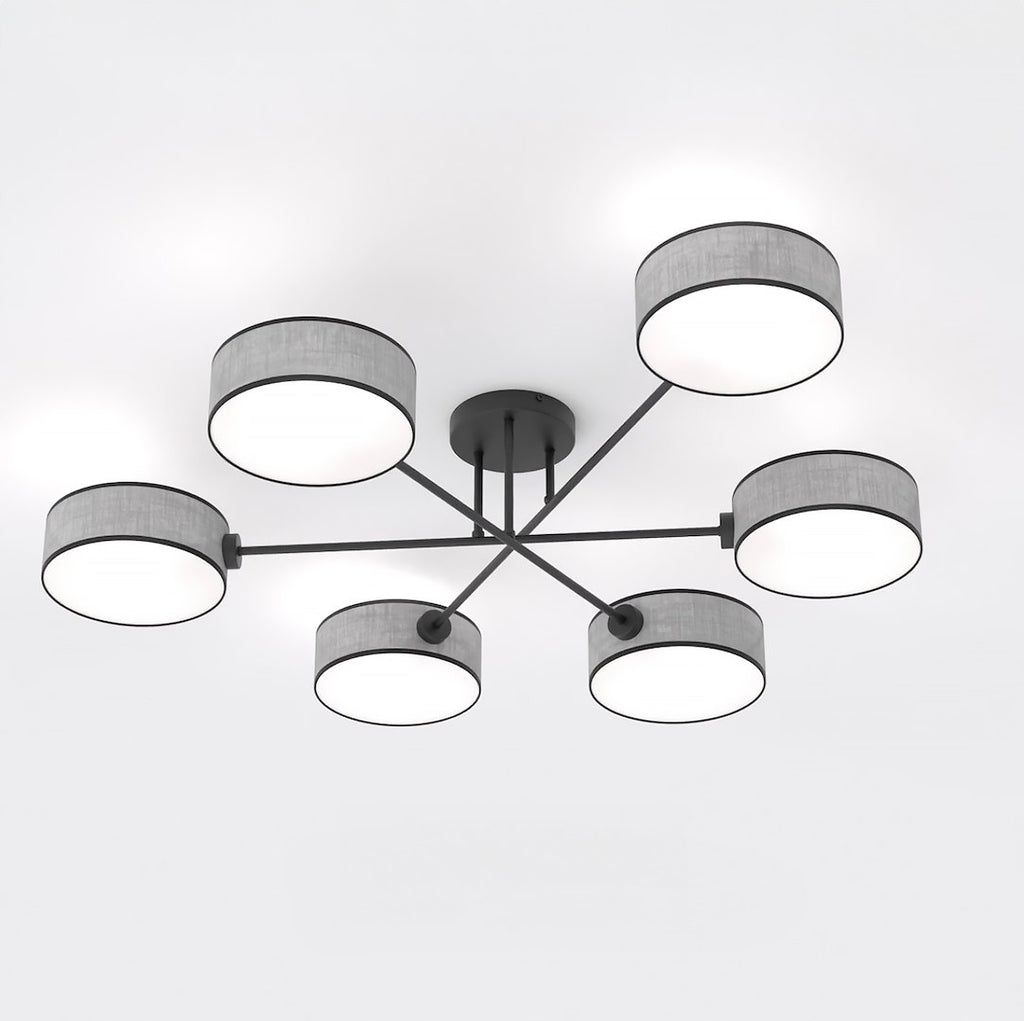 Zesarmige plafondlamp met zwart frame en zes cilindrische grijze stoffen kappen