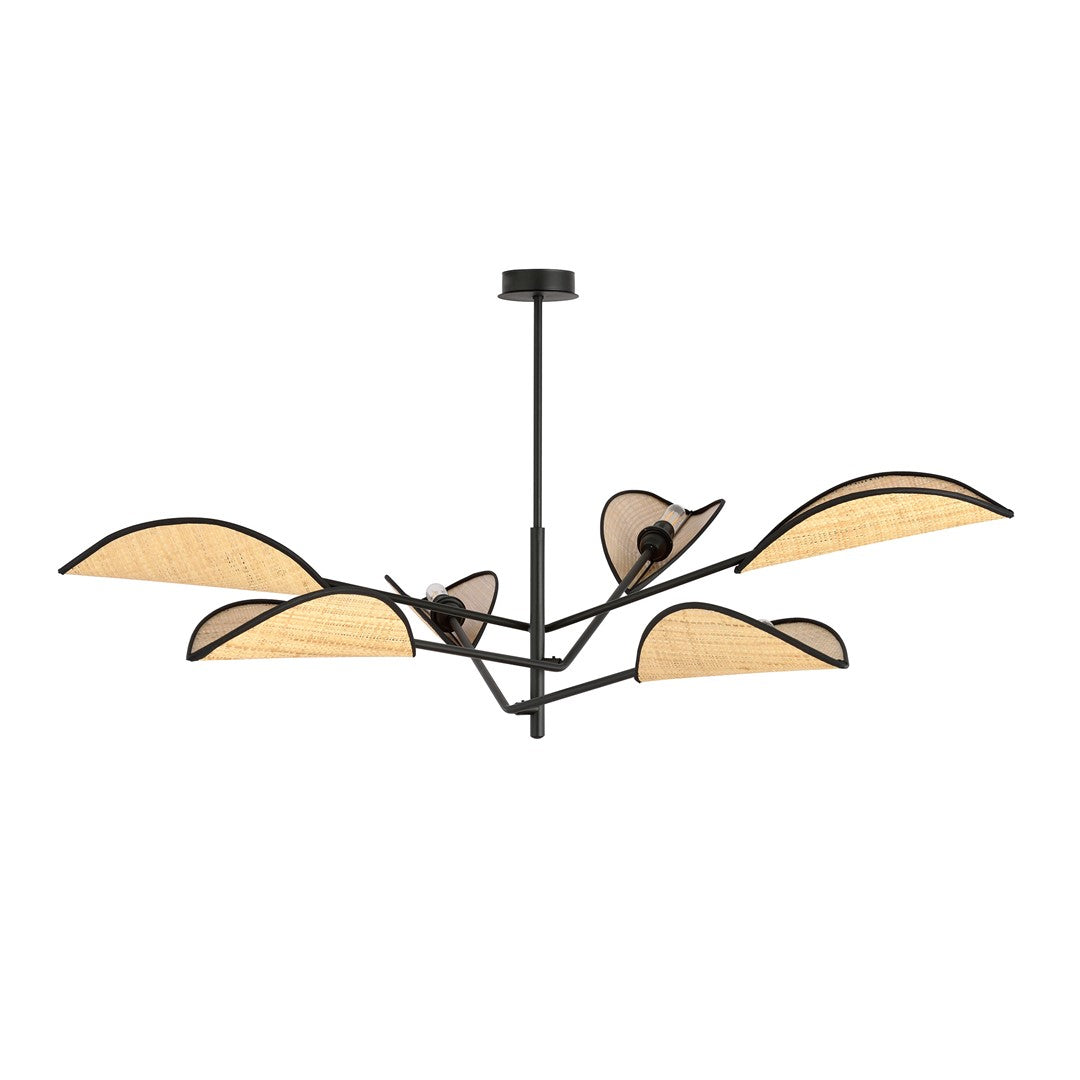 Zwarte plafondlamp met zes bladvormige rotan lampenkappen aan een stalen frame