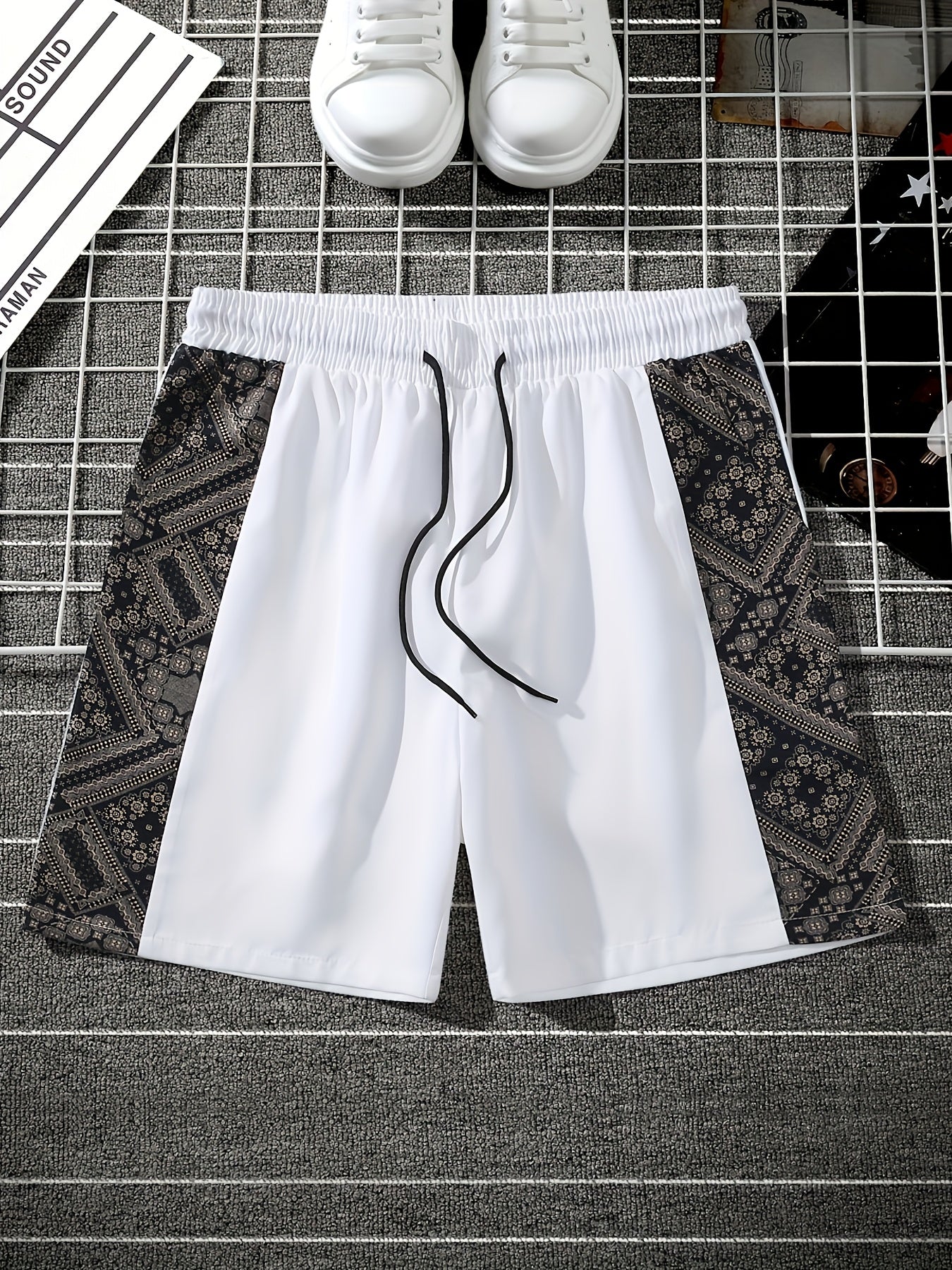 Men's streetwear shorts with graphic pattern and modern design – perfect for casual wear and urban style
