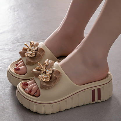 Women's platform slides with decorative embellishment – fashionable casual sandals for everyday wear and going out
