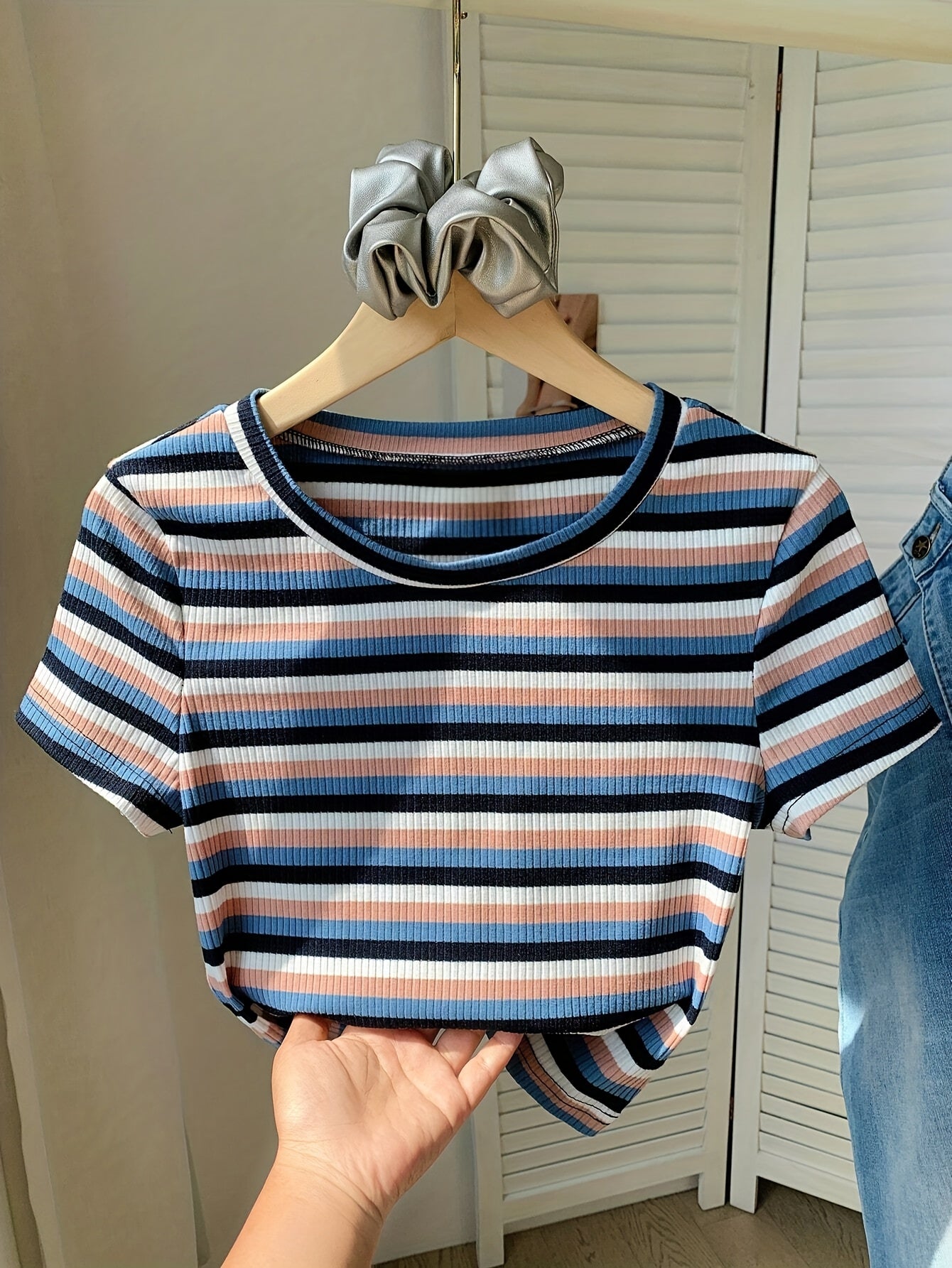 Women's Short-Sleeve T-Shirt with Stripe Pattern – Modern Casual Shirt in Retro Style