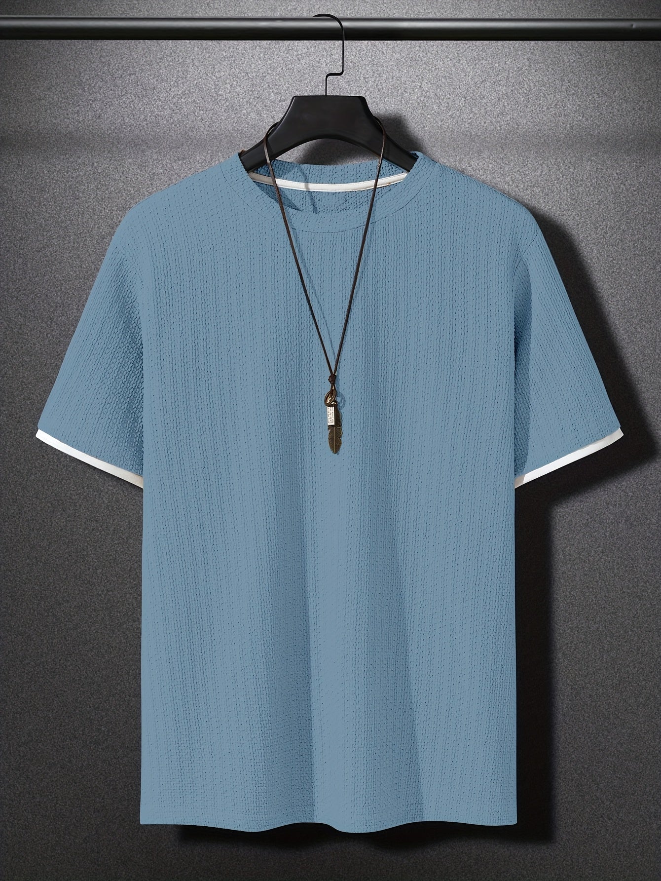 Men's Modern Casual Short-Sleeve T-Shirt with Texture and Layered Look
