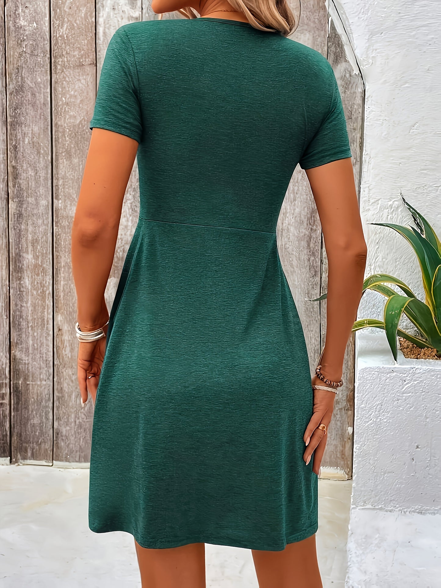 Women's summer dress with twist detail and V-neck – elegant casual style