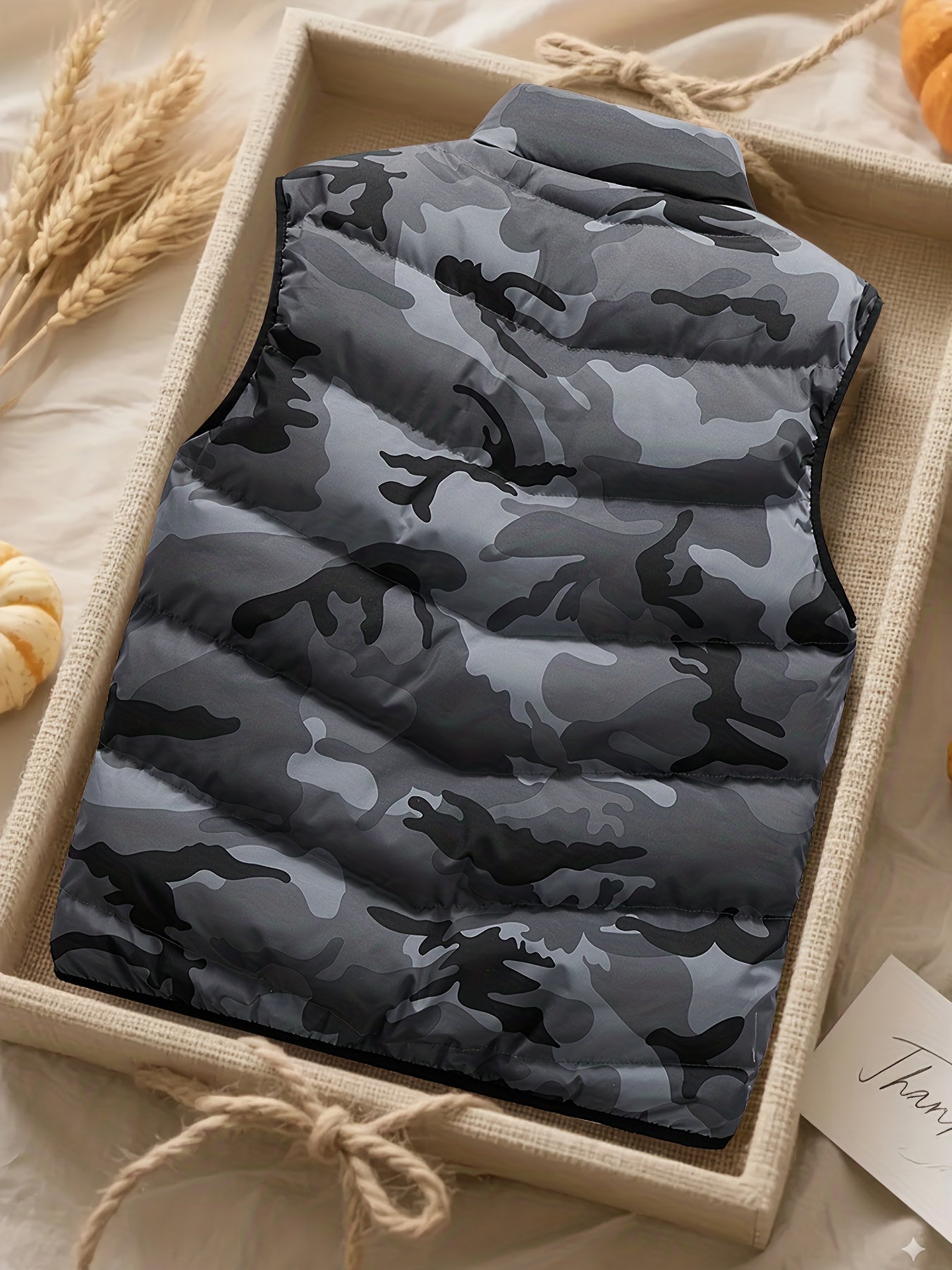 Men's quilted vest with stand-up collar & camouflage pattern