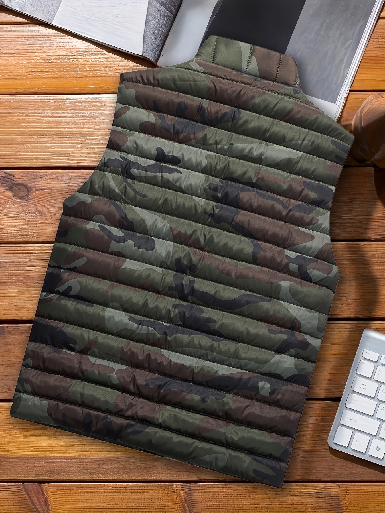 Unisex quilted camouflage vest with stand-up collar