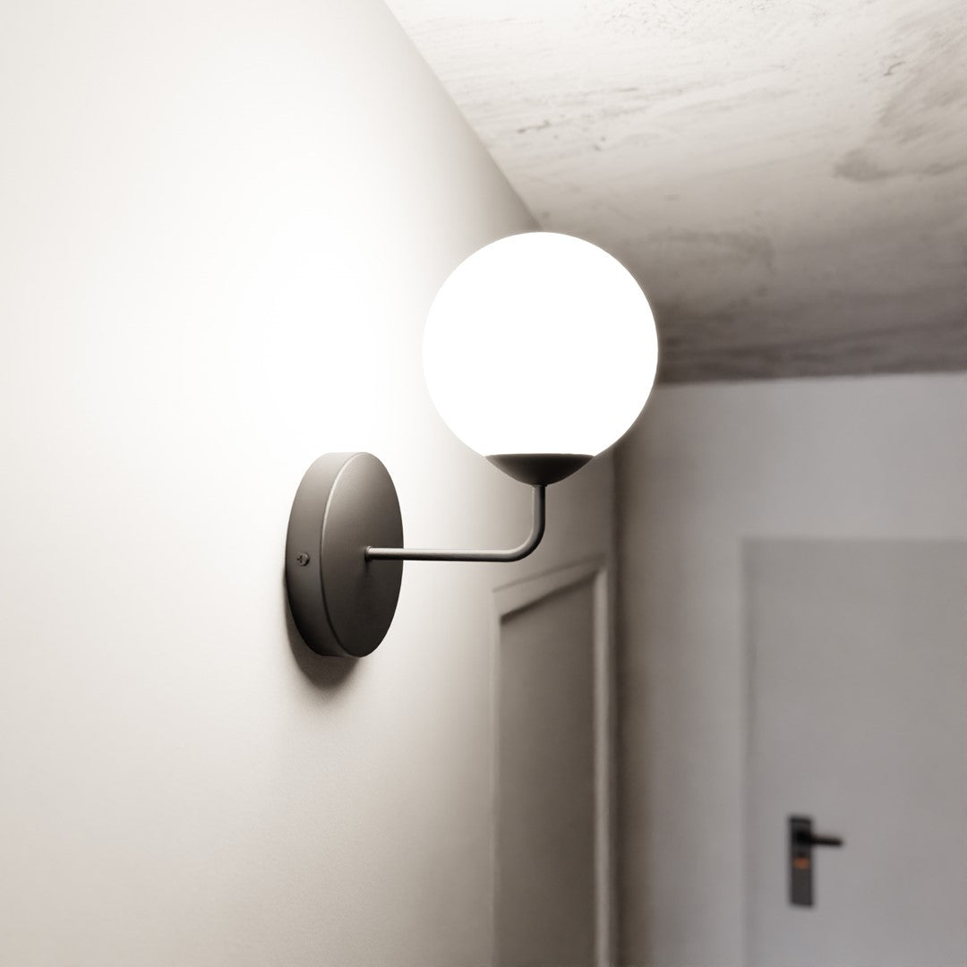 Wandlamp gepoedercoat staal en glas, modern, zwart met witte melkglazen kap Ø 15 cm, E14, woonkamer, hal of slaapkamer
