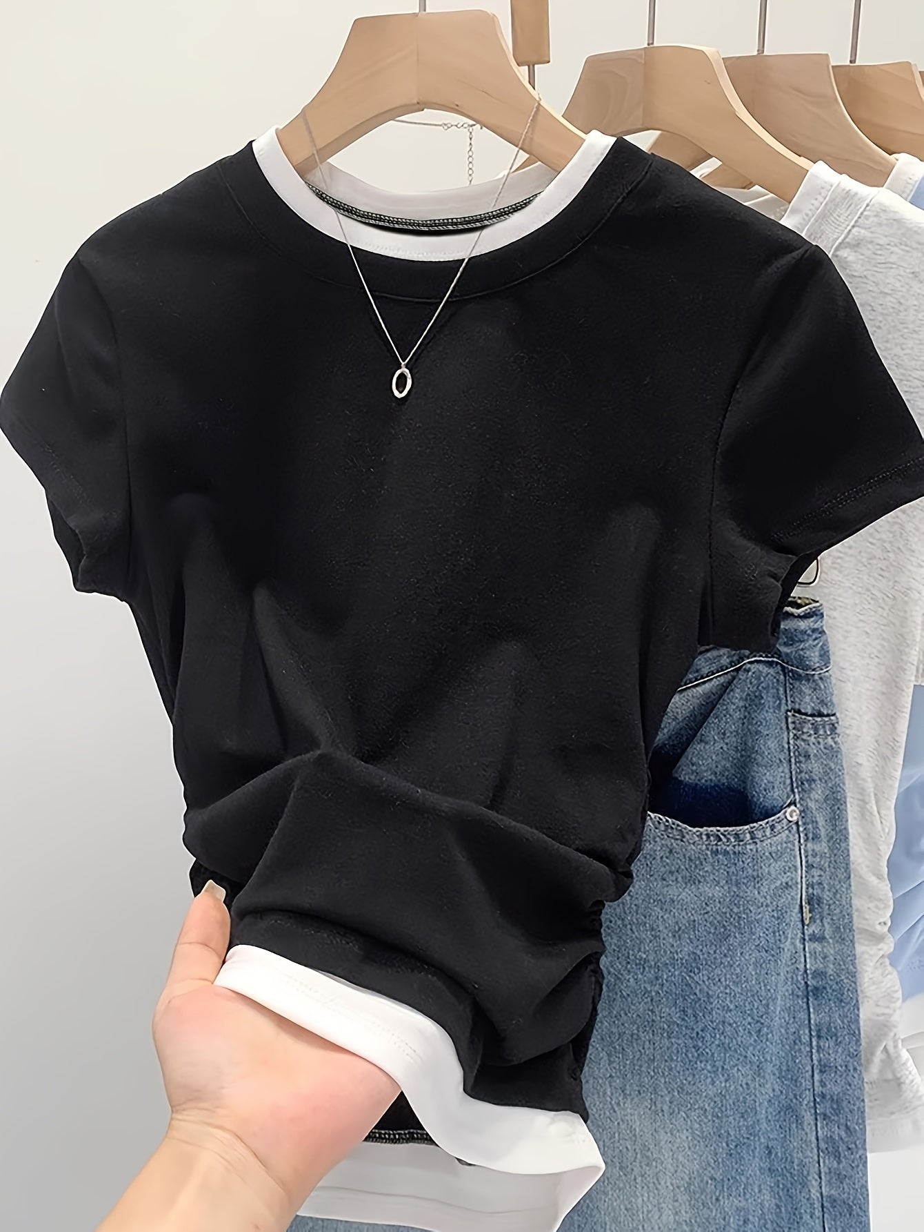 Damen Modernes Kurzarm Shirt mit Layer-Look und Minimalistischem Stil – Perfekt für Freizeit & Alltag