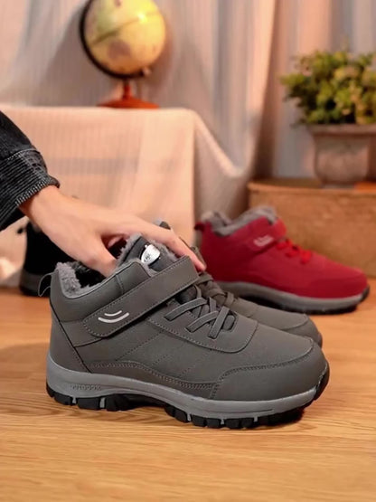 Winterstiefel gefüttert mit Klettverschluss und Schnürung, rutschfeste Sohle