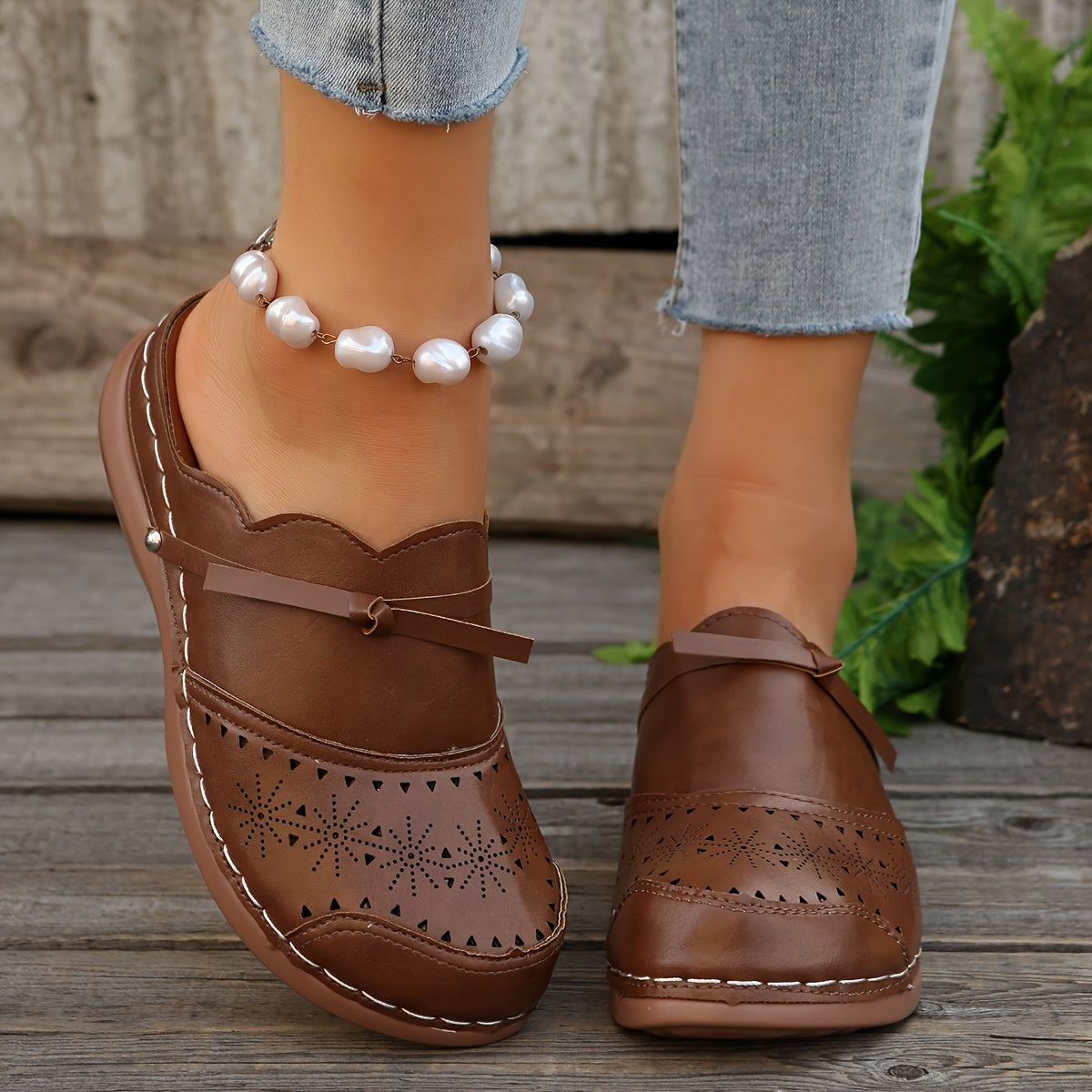 Women's Vintage Slide Sandals with Perforated Pattern and Platform Heel – Comfortable Slip-On Shoes for Everyday and Leisure