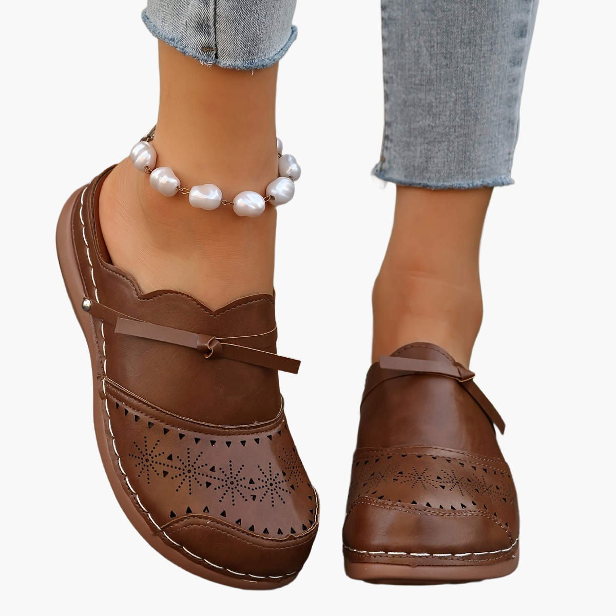 Women's Vintage Slide Sandals with Perforated Pattern and Platform Heel – Comfortable Slip-On Shoes for Everyday and Leisure