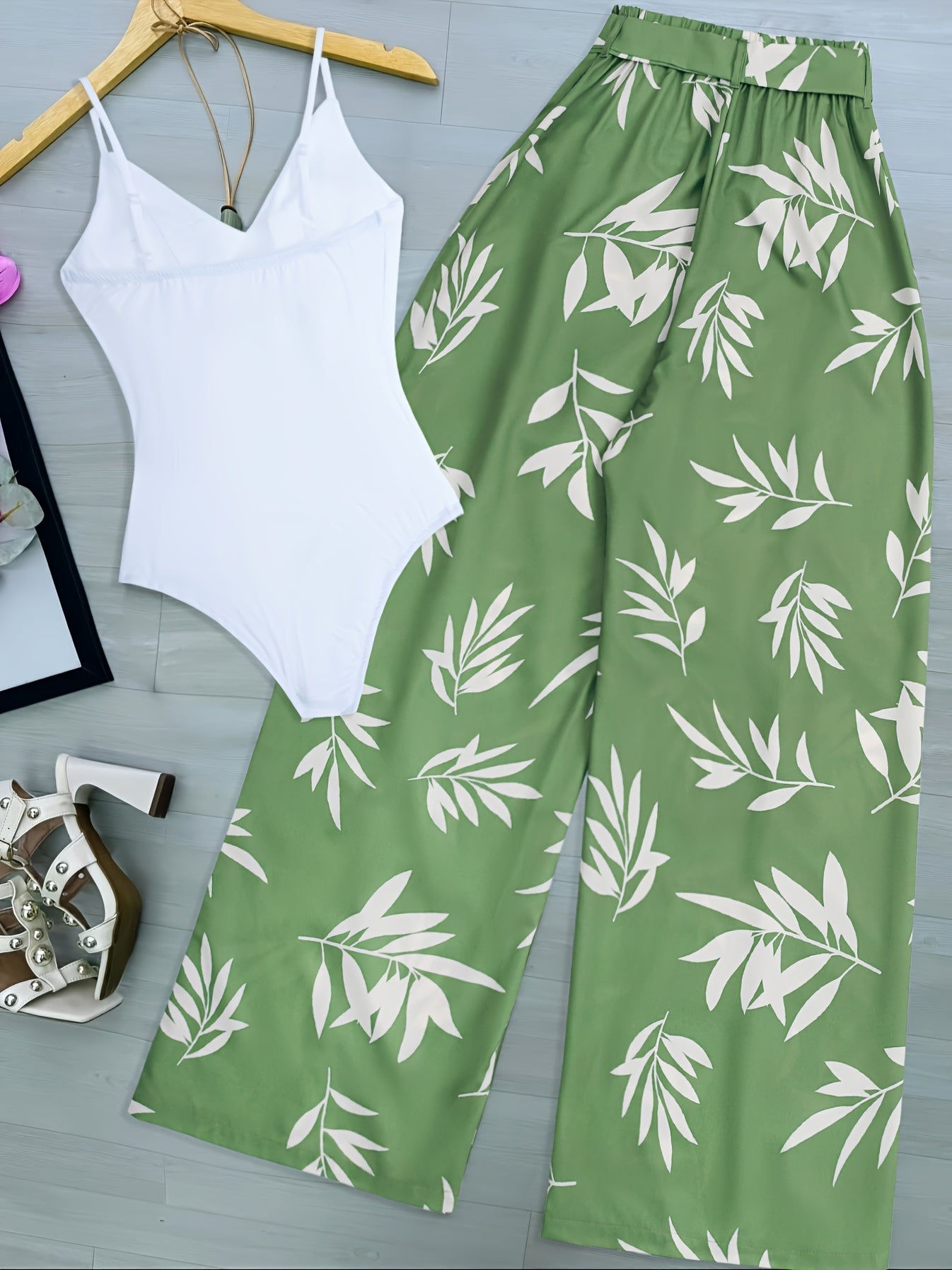 Women's Wide Palazzo Pants with Tropical Leaf Pattern – Elegant Summer Look for Everyday & Vacation