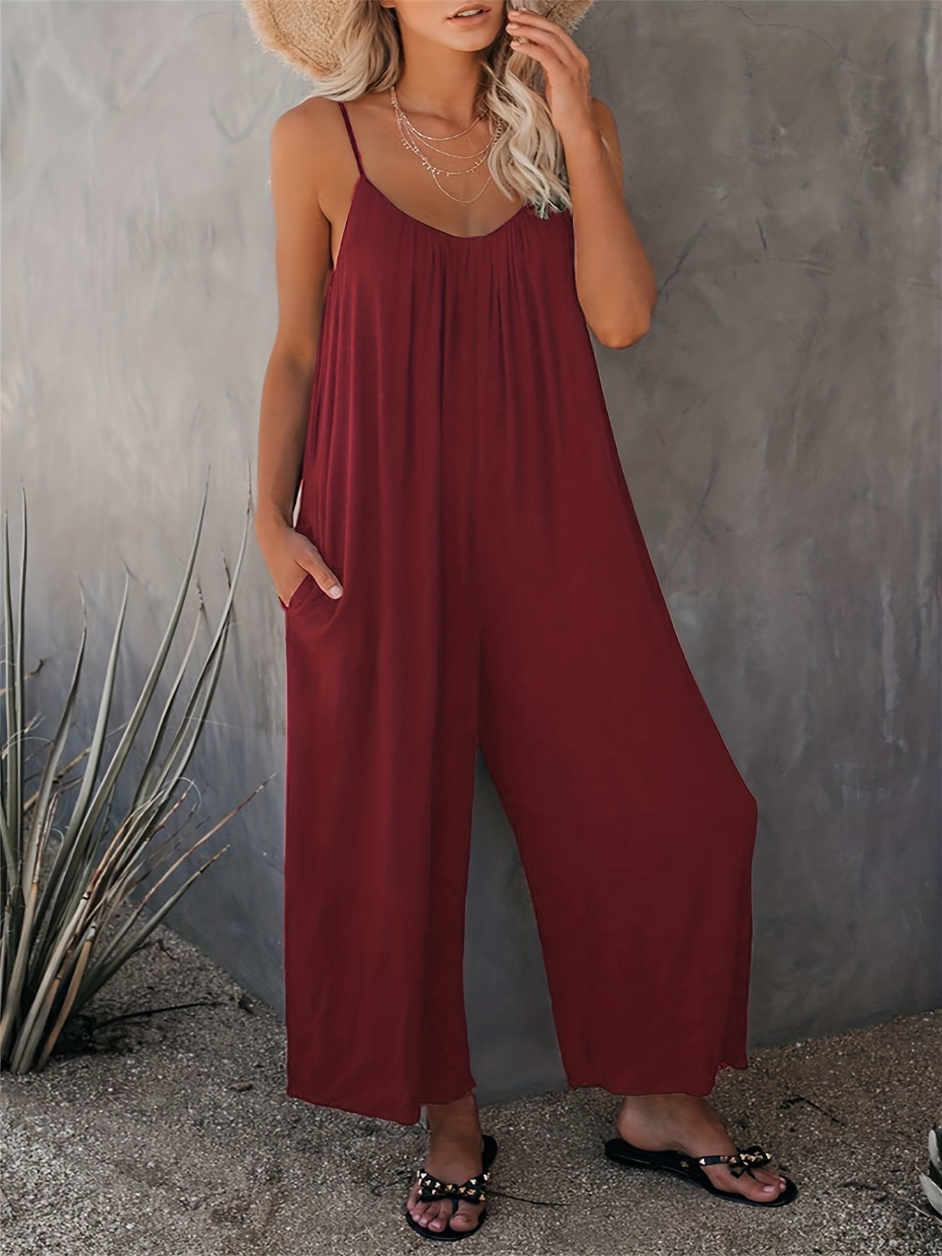 Women's jumpsuit with spaghetti straps and wide legs – Casual one-piece for spring and summer