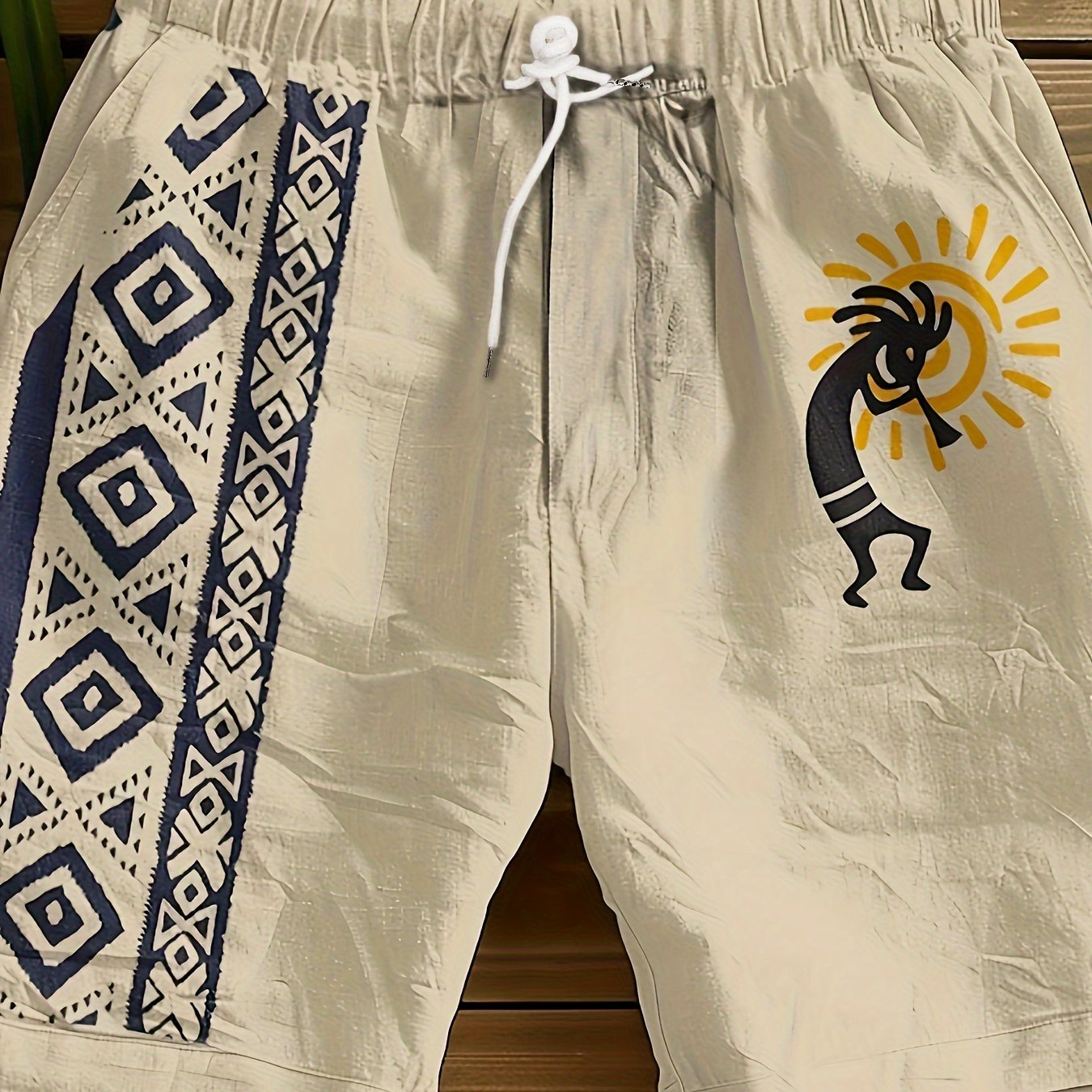 Men's casual shorts with ethnic pattern and flute player motif – summer, vacation & beachwear