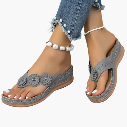 Women's Casual Thong Sandals with Flower Applique for Everyday and Leisure