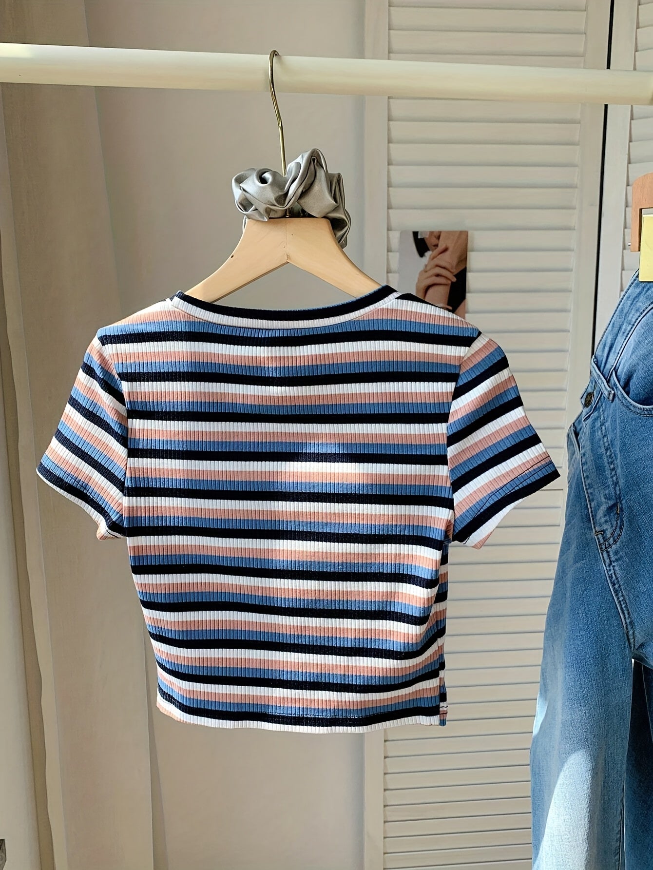 Women's Short-Sleeve T-Shirt with Stripe Pattern – Modern Casual Shirt in Retro Style