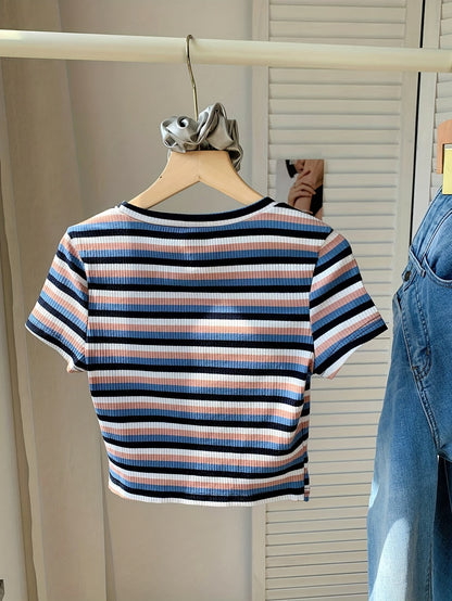 Women's Short-Sleeve T-Shirt with Stripe Pattern – Modern Casual Shirt in Retro Style