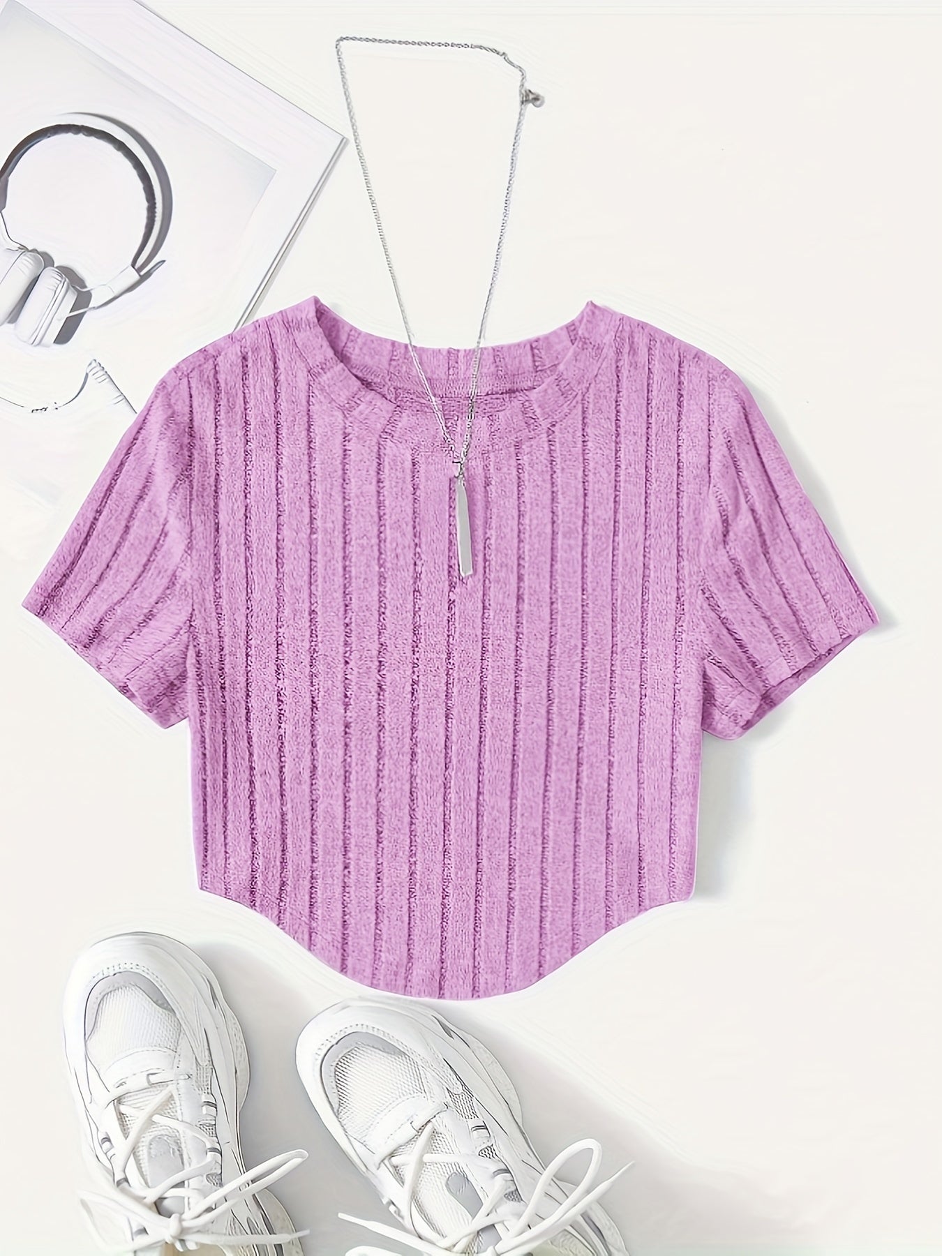 Women's Short-Sleeve Crop Top in Casual Style with Crew Neck – Perfect for Everyday and Leisure