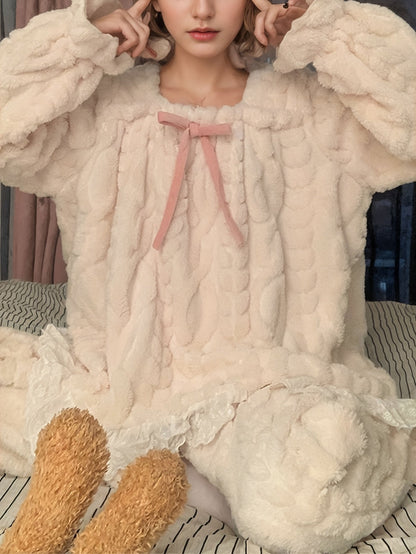 Damen Schlafanzug Flauschig Beige Rüschen Zopfmuster