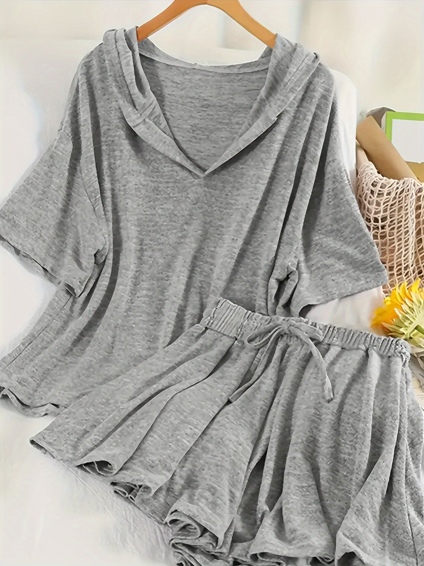 Women's Casual Two-Piece Set with Hoodie Top and Shorts – Casual Comfort for Spring & Summer