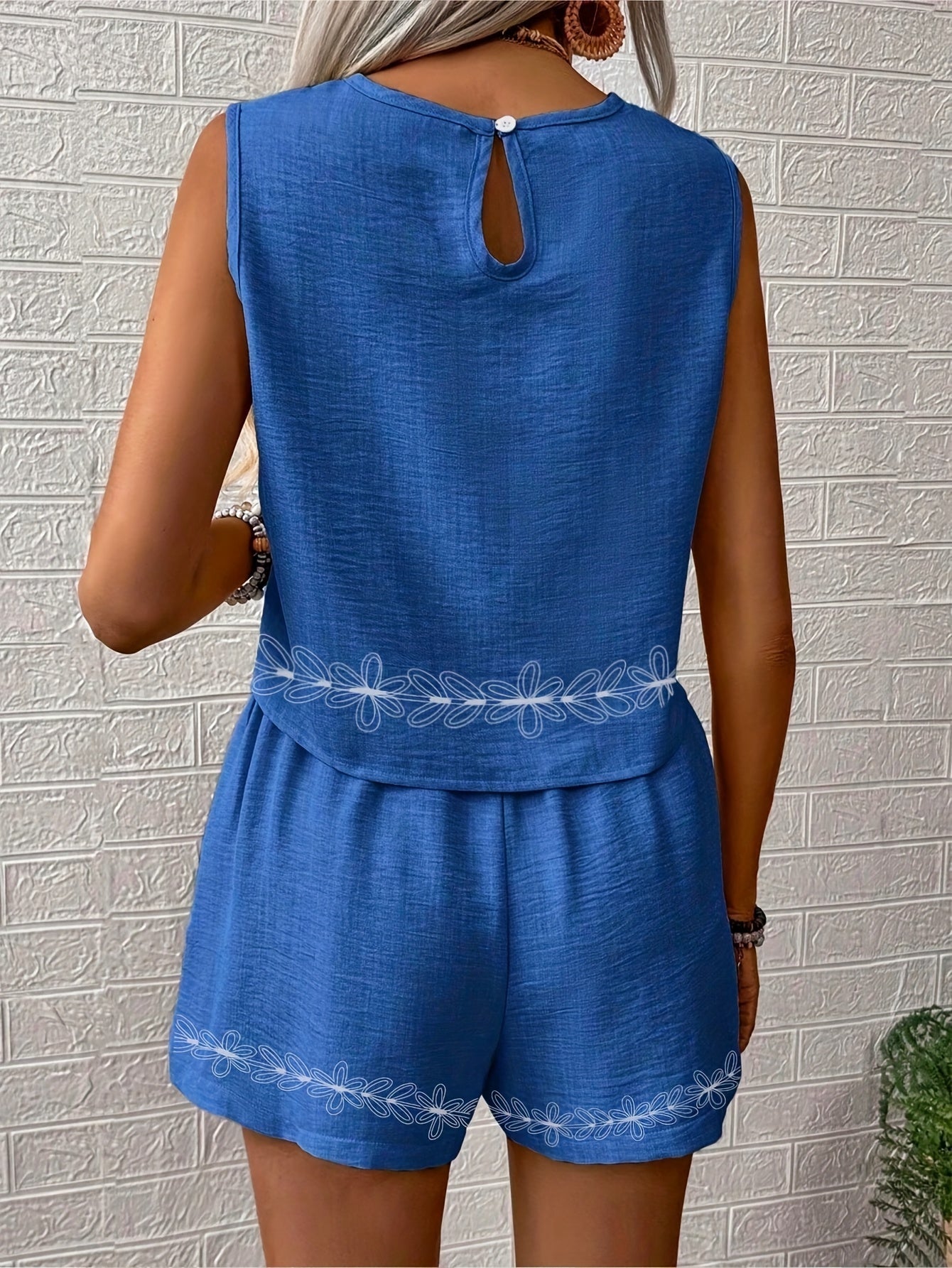 Women's Summer Two-Piece Set – Sleeveless Top and Shorts with Geometric Pattern, Casual Outfit