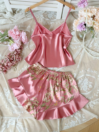 Women's pajama set with floral pattern and ruffles – summer nightwear in an elegant style