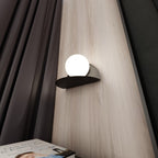 Wandlamp gepoedercoat staal en glas, minimalistisch Vorm 7, zwart met witte glazen kap Ø 14 cm