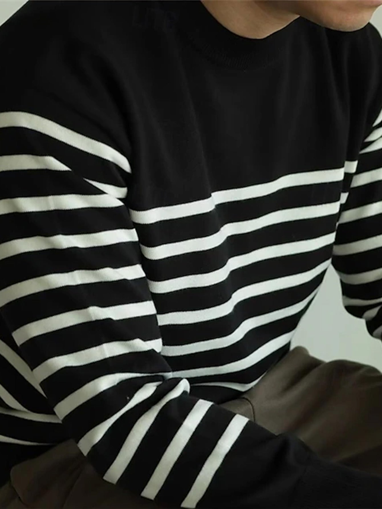 Striped men's long-sleeve crew-neck shirt, black and white