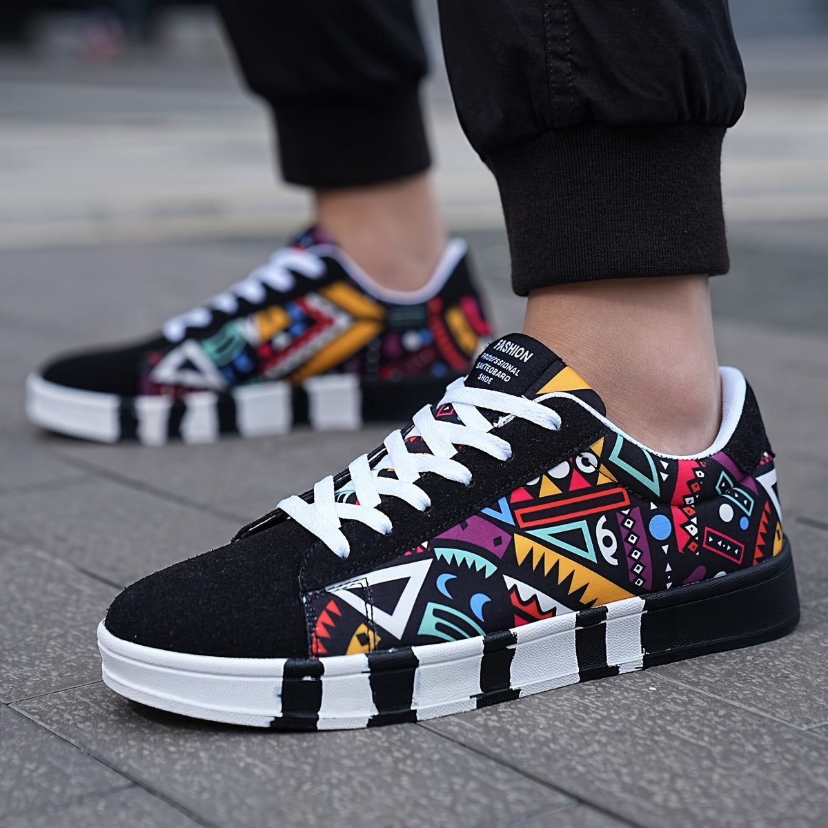 Men's sneakers with colorful geometric pattern – street style casual shoes for outdoor and everyday use