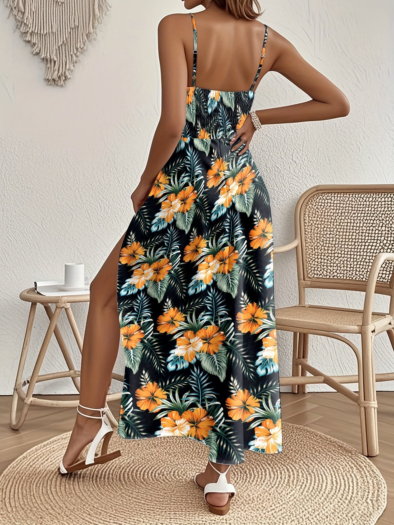 Women's maxi dress with tropical print and lace detail – perfect for vacation & summer