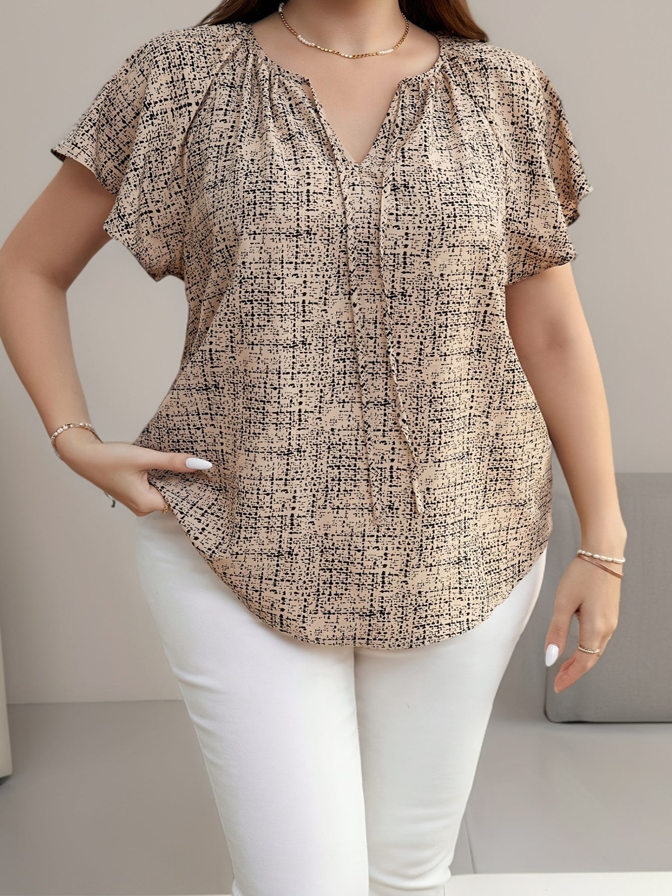 Women's Casual Blouse with V-Neck and Modern Print – Summer Leisure Top