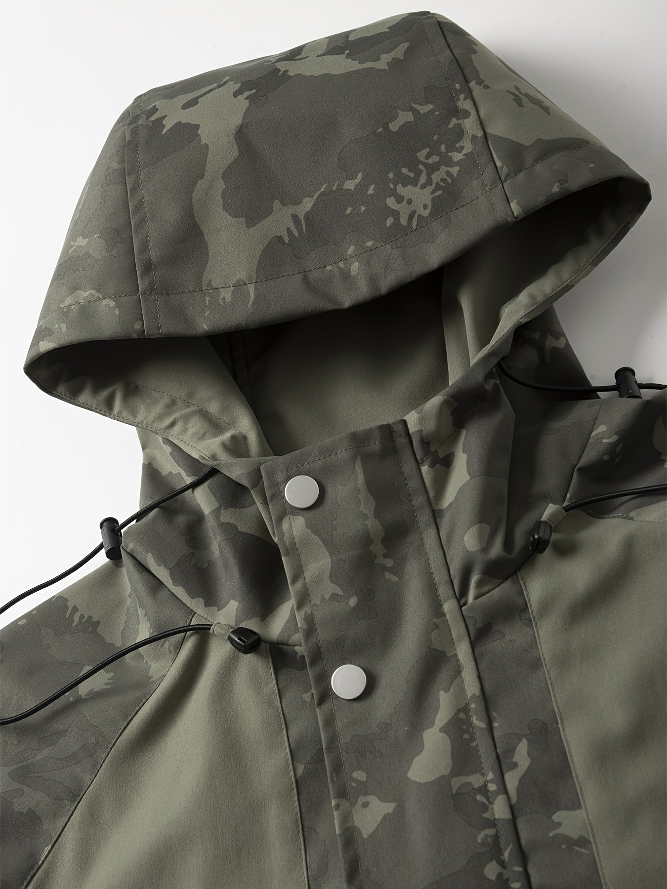 Men's camouflage jacket with hood and zipper
