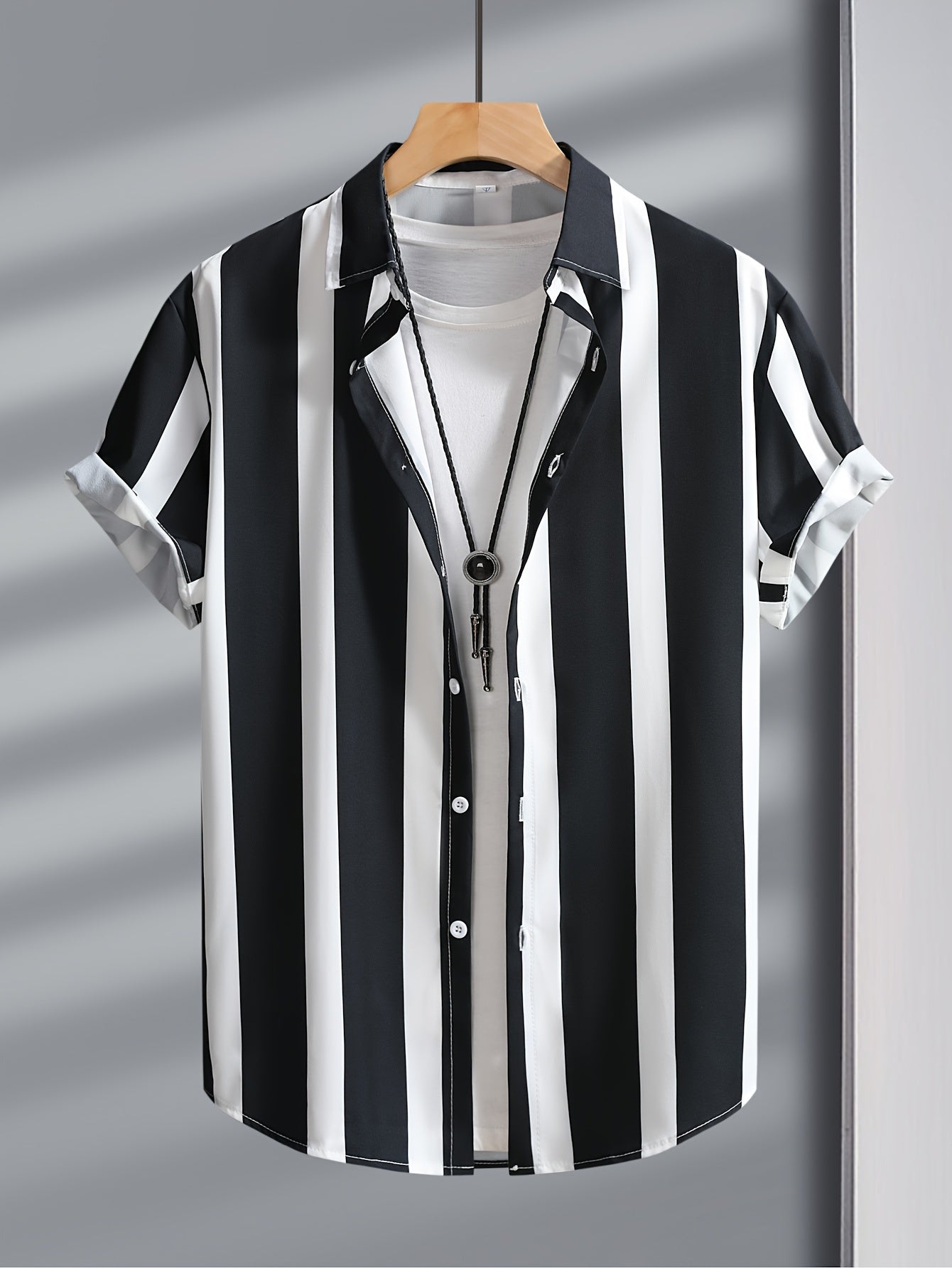 Men's Casual Short-Sleeve Shirt with Stripe Pattern – Modern Urban Style for Everyday and Leisure